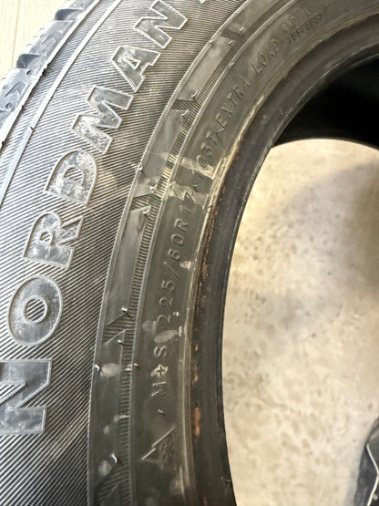 4 pneus d hiver 225/60r17 nokian a clou en bon état