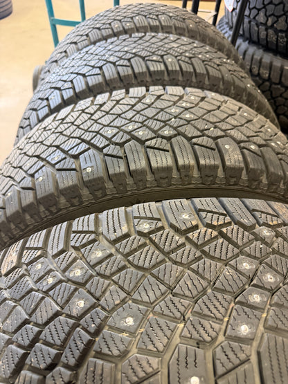 4 pneus d hiver 225/65r17 continental a clou a l état neuf