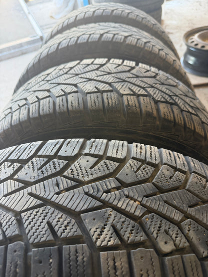 4 pneus d hiver 215/65r16 general en tres bon état