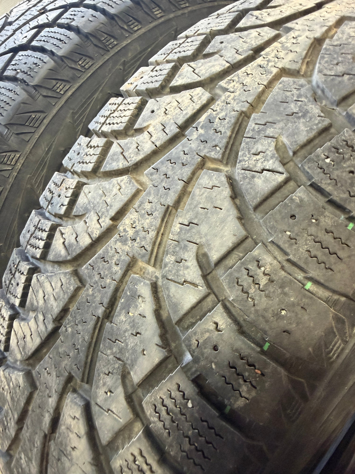 4 pneus d hiver 265/70r17 hankook en bon état