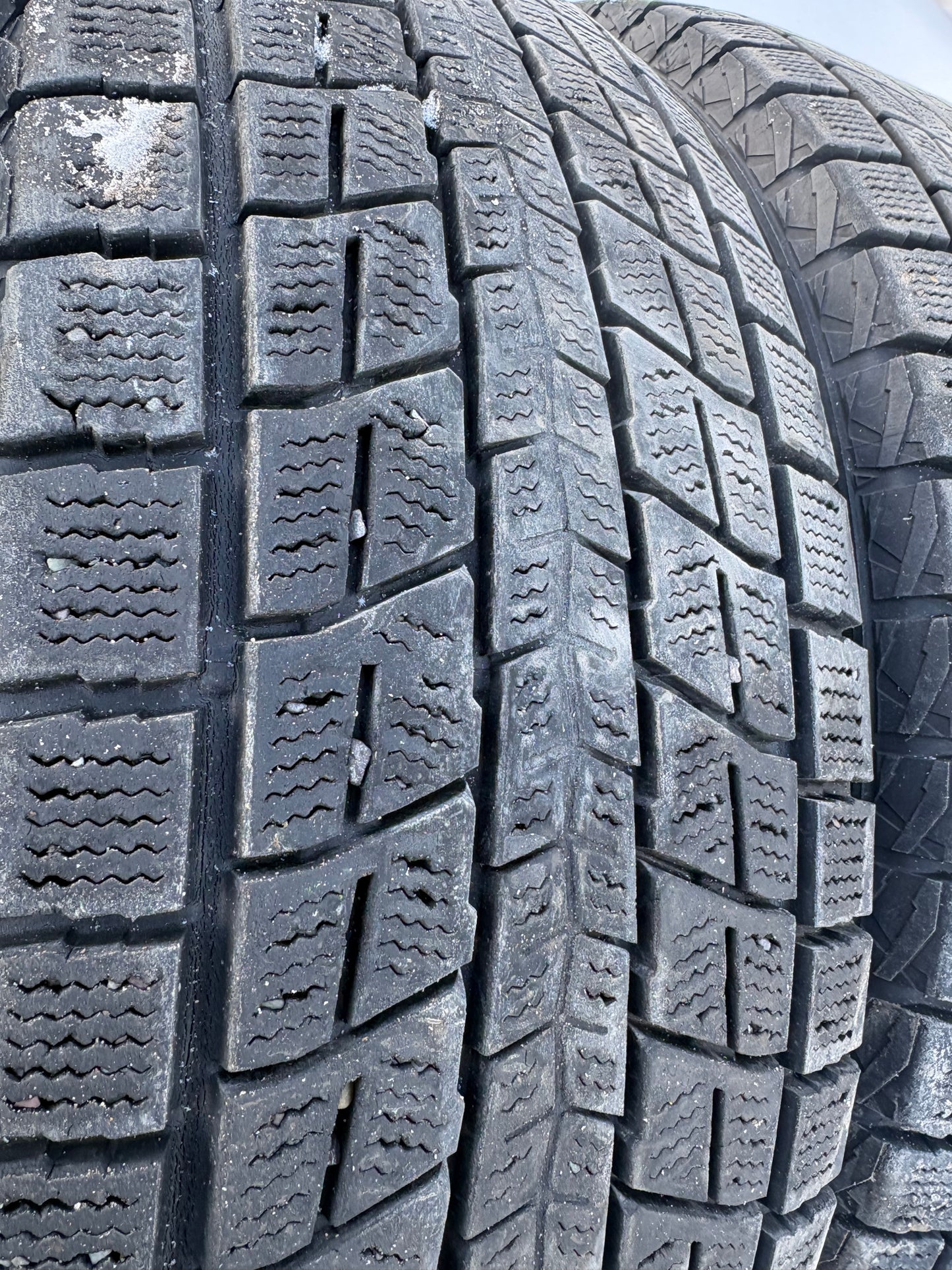 4 pneus d hiver 235/65r17 dunlop en tres bon etat
