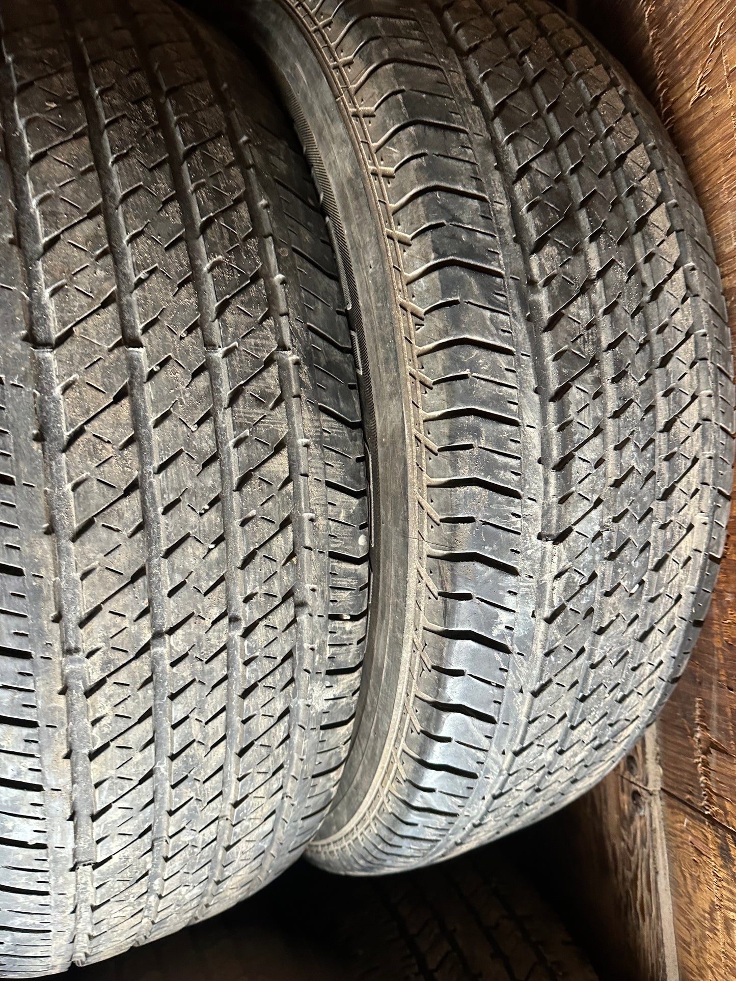 2 pneus d ete 255/70r17 bridgestone en bon etat