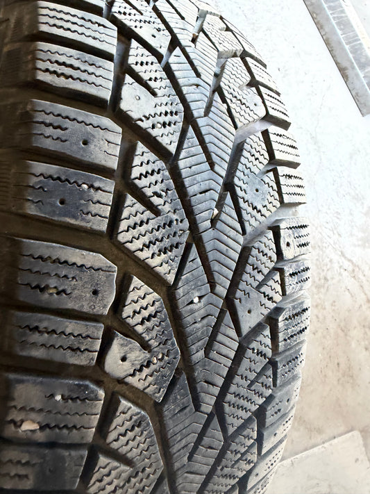 4 pneus d hiver 215/65r16 general en tres bon état