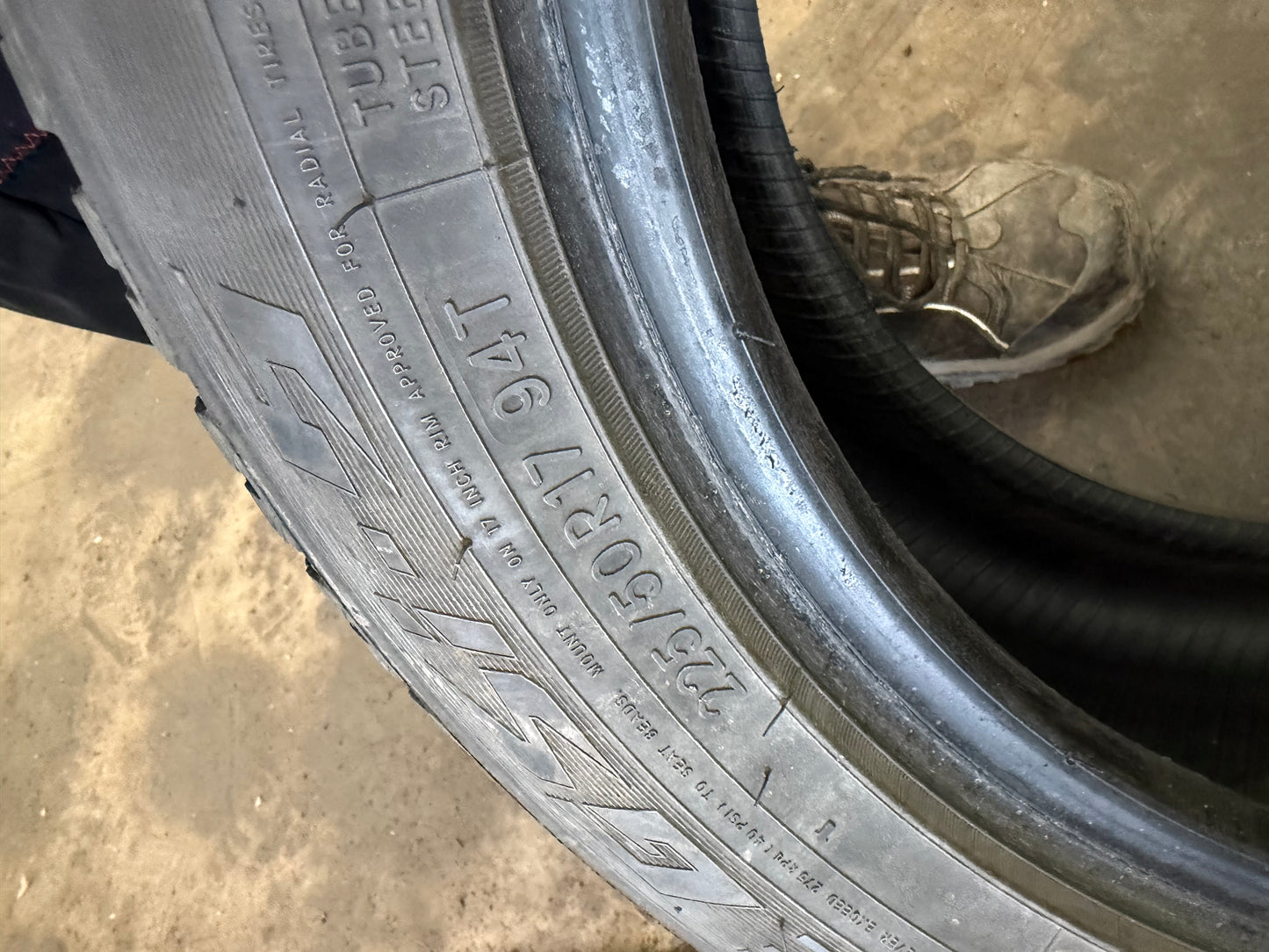 4 pneus d hiver 225/50r17 toyo a l etat neuf