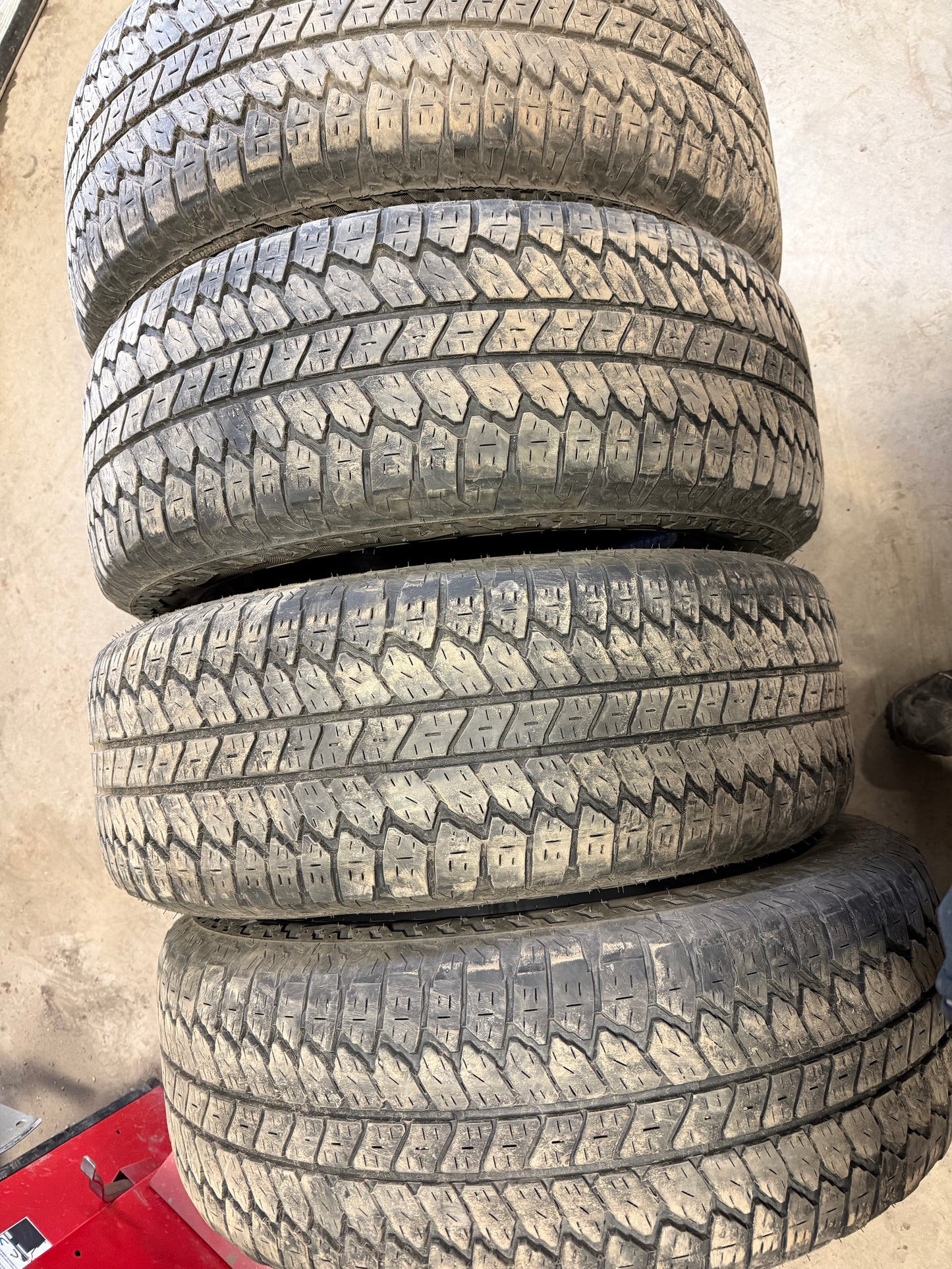 4 pneus d ete 275/60r20 Bridgestone en tres bon etat