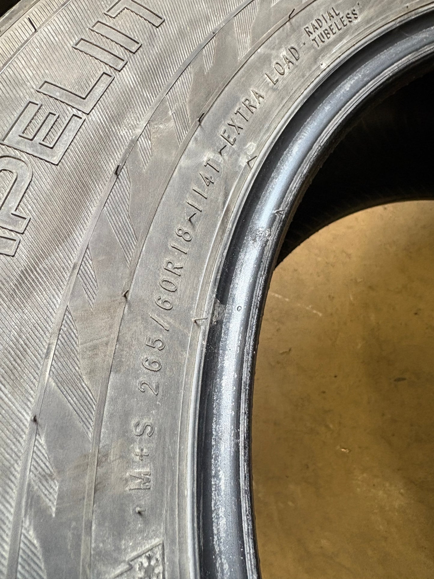 4 pneus d hiver 265/60r18 nokian a clou