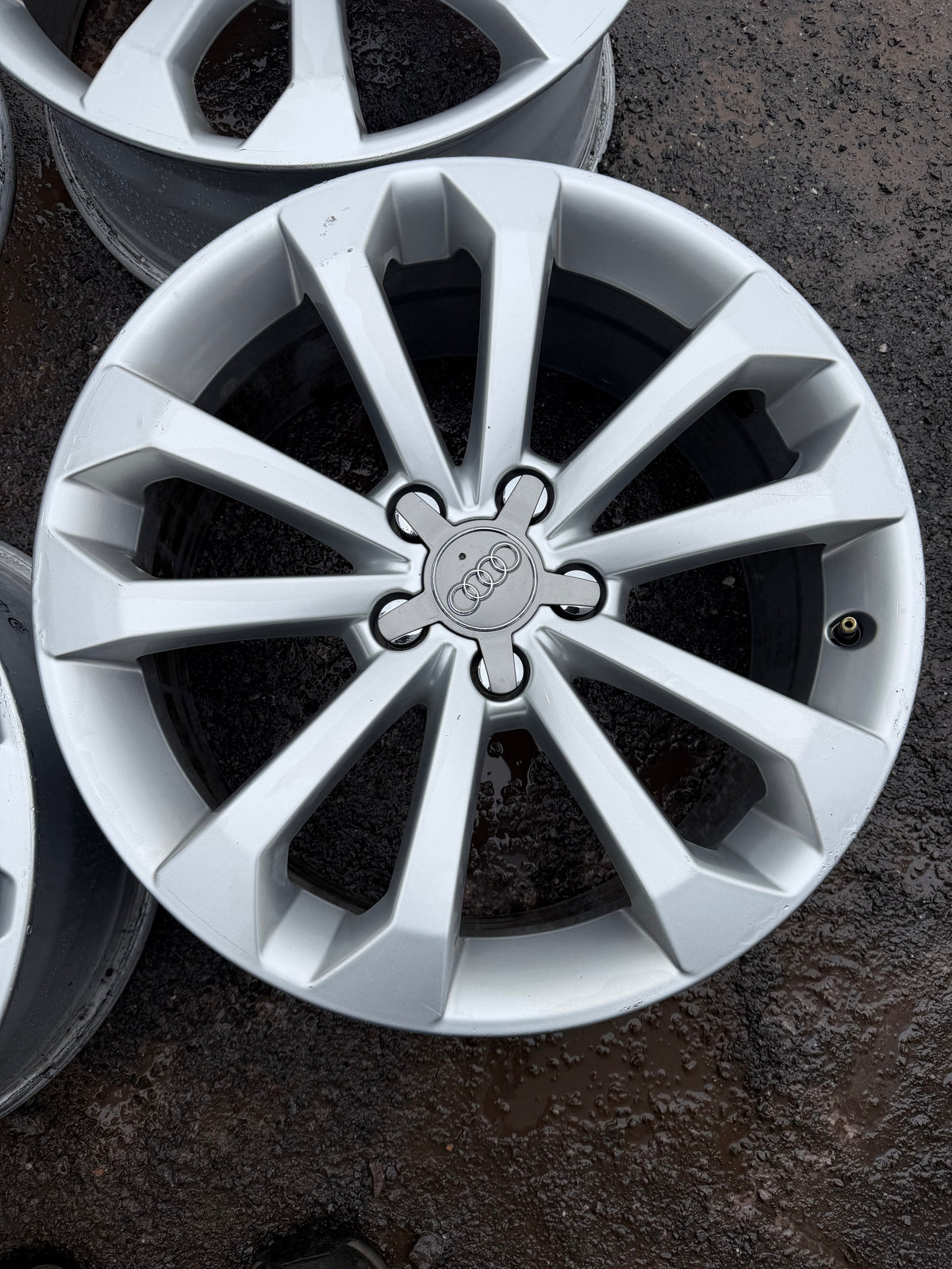 4 mags audi 18 pouces 5x112 a l état neuf