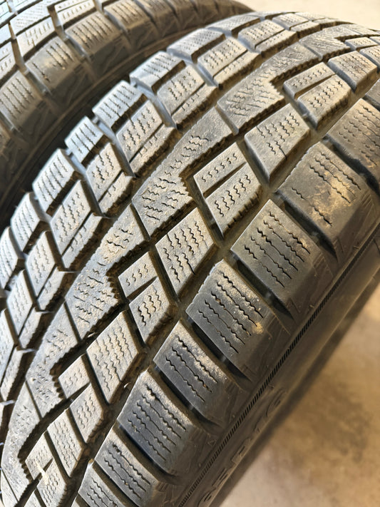 4 pneus d hiver 215/65r16 starfire en bon état