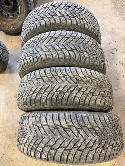 4 pneus d hiver 245/60r18 nokian a clous a l etat neuf