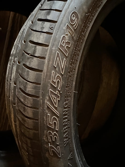 1 pneu d’été 235/45zr19 zêta en très bon état