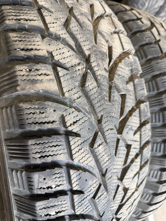 4 pneus d hiver 235/65r17 toyo a l etat neuf