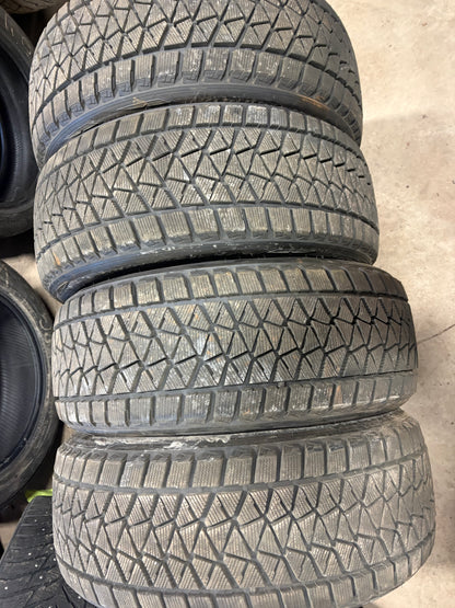 4 pneus d hiver 235/45r19 Bridgestone a l état neuf