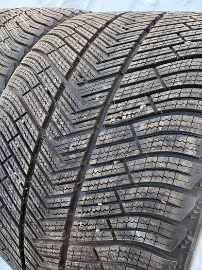 2 pneus d hiver 245/35r20 et 2 pneus 295/30r20 michelin a l état neuf