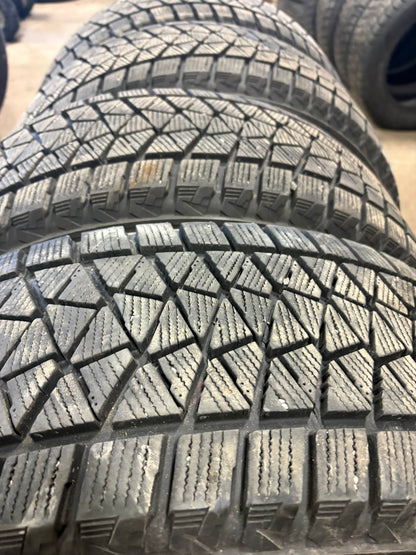 4 pneus d hiver 225/60r17 Bridgestone a l etat neuf