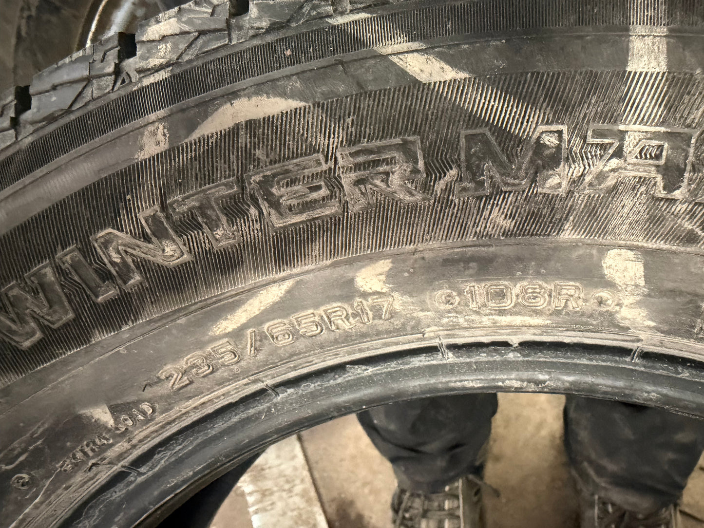 4 pneus d hiver neufs 235/65r17 dunlop en liquidation