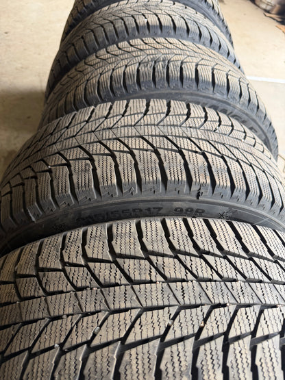 4 pneus d hiver 215/55r17 triangle en tres bon état
