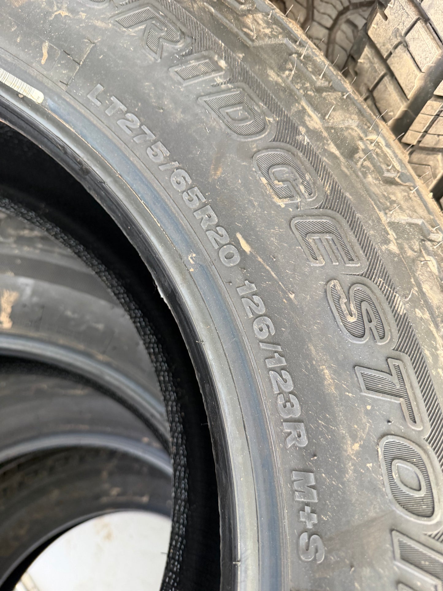 4 pneus d été neuf lt 275/65r20 Bridgestone 10 plies en liquidation