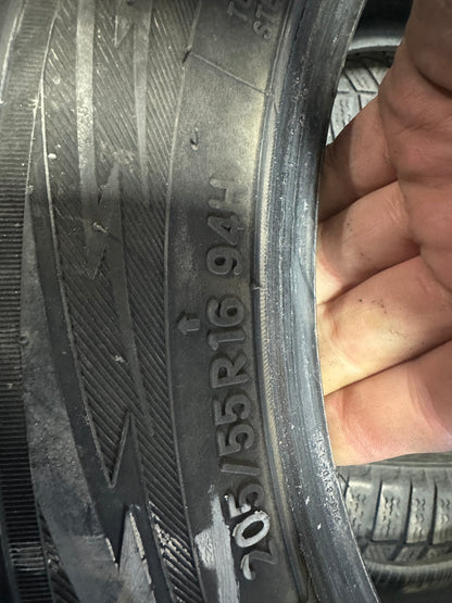 4 pneus d hiver 205/55r16 toyo