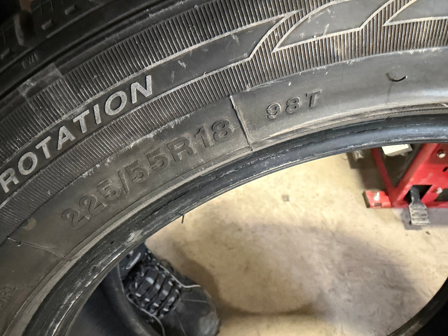 1 pneus d hiver 225/55r18 sailum en bon état