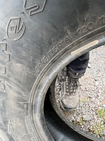 4 pneus d hiver lt 245/75r16 firestone 10 p’ies en très bon état