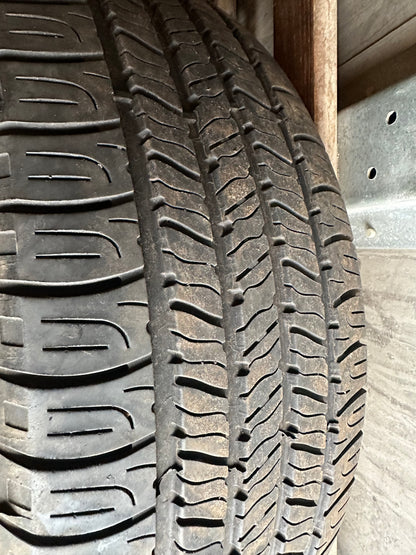 1 pneu d’été 215/55r17 goodyear en bon état