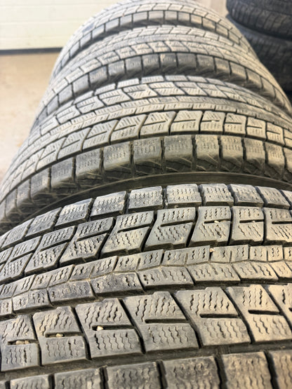 4 pneus d hiver 225/65r17 dunlop en bon état