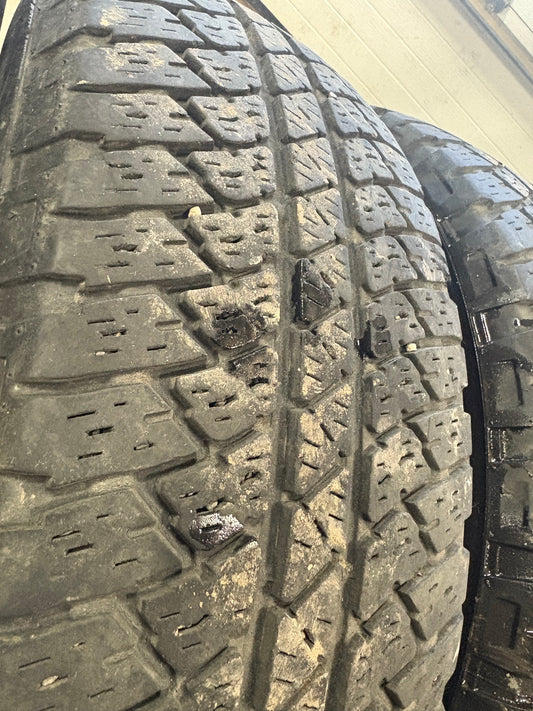 4 pneus d ete 255/70r18 bridgestone en bon etat