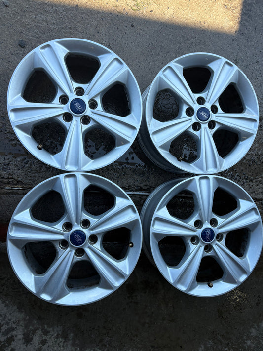 4 mags 17 pouces ford 5x108 en parfait état