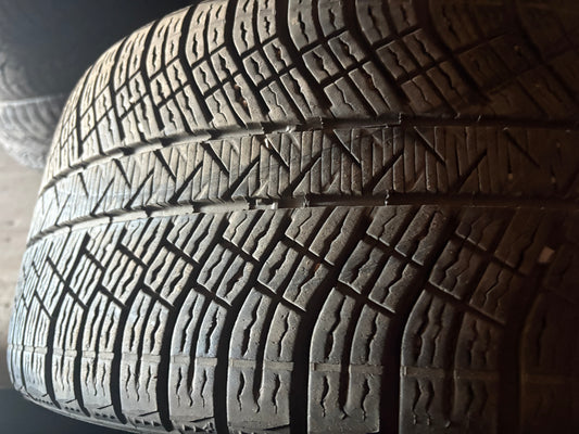 2 pneus d hiver 245/35r20 Michelin en bon état