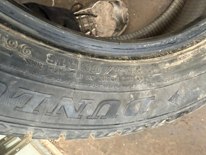 4 pneus d hiver 205/60r16 dunlop en bon état