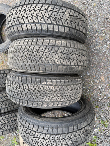 4 pneus d hiver 235/55r19 Bridgestone a l état neuf