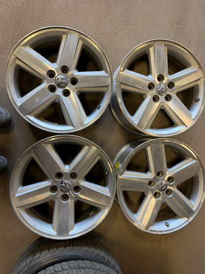 4 mags dodge 18 pouces 5x114.3 67.1 mm de moyeu
