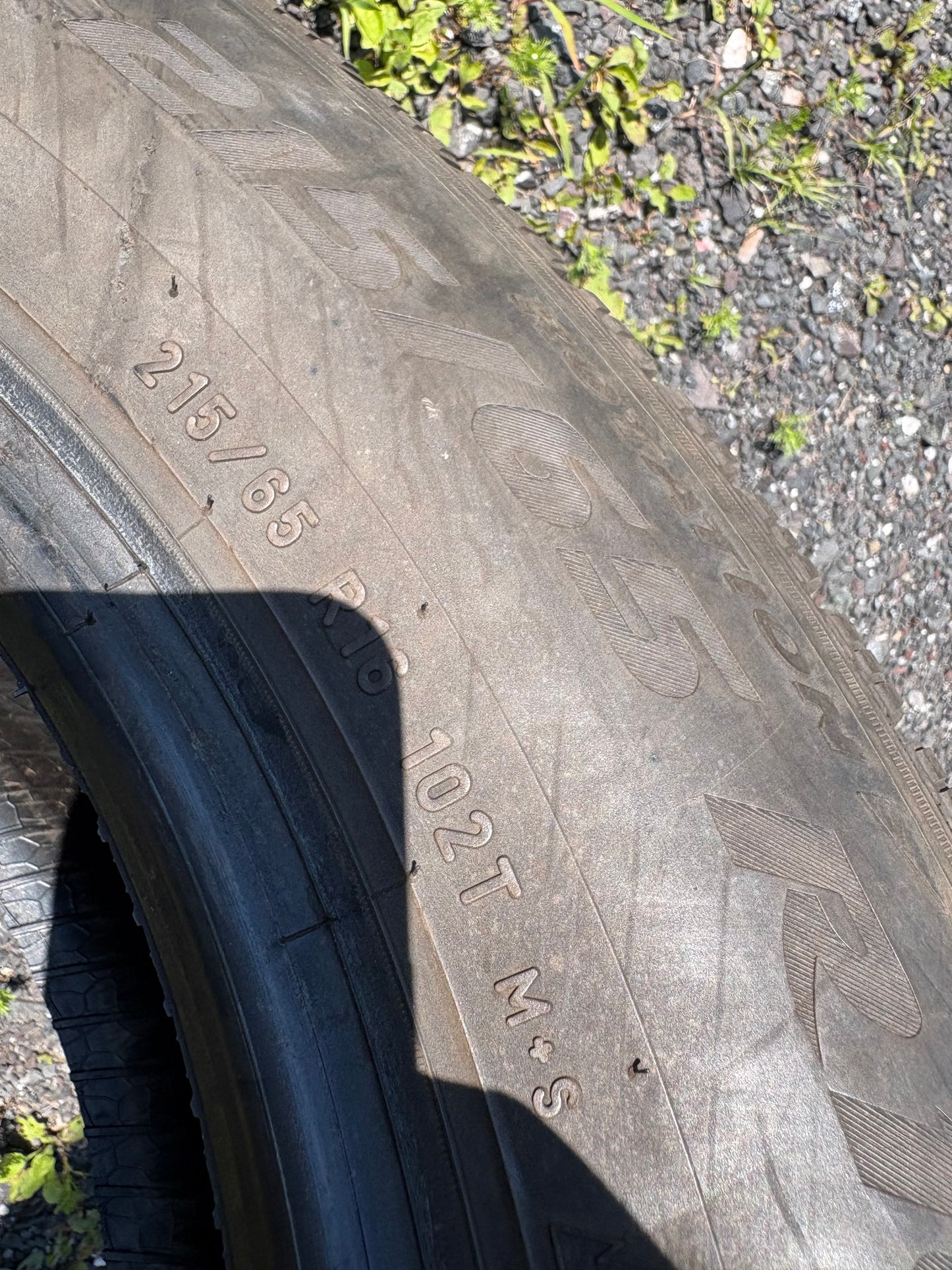 4 pneus d hiver 215/65r16 pirelli en bon etat