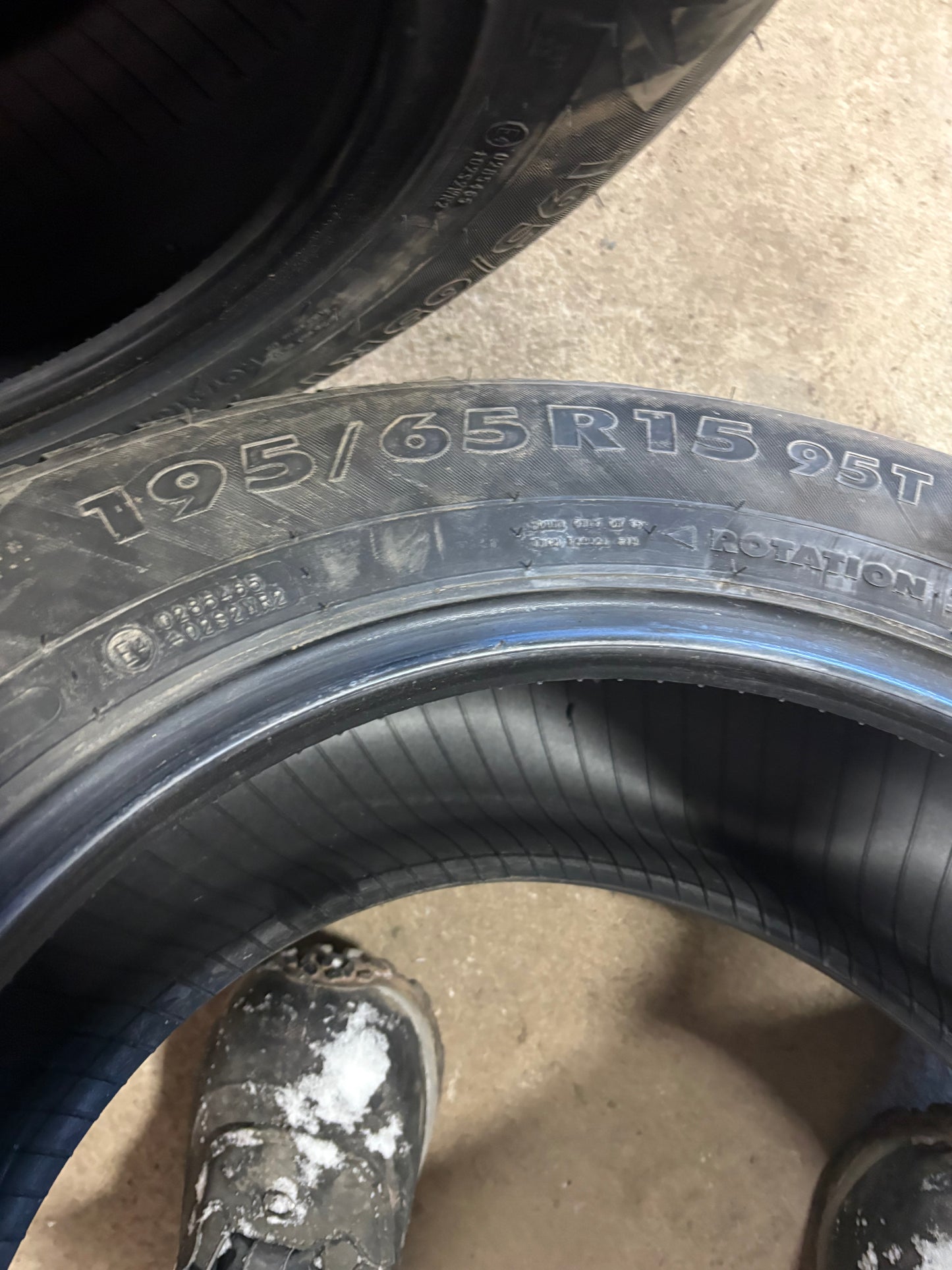 4 pneus d hiver 195/65r15 nokian a l etat neuf