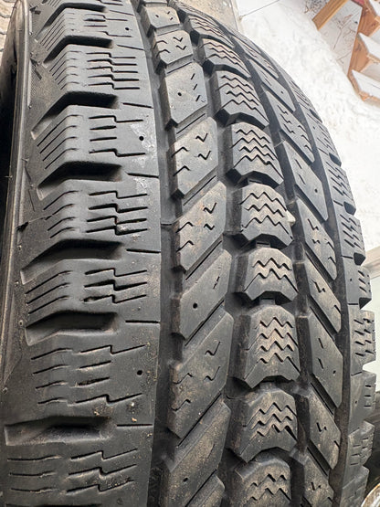 2 pneus d hiver lt 275/65r18 firestone 10 plies a l état neuf