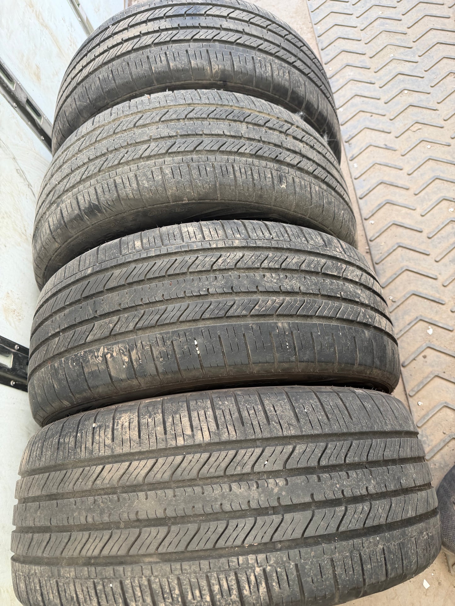 4 pneus d ete 235/55r17 gt radial en bon etat