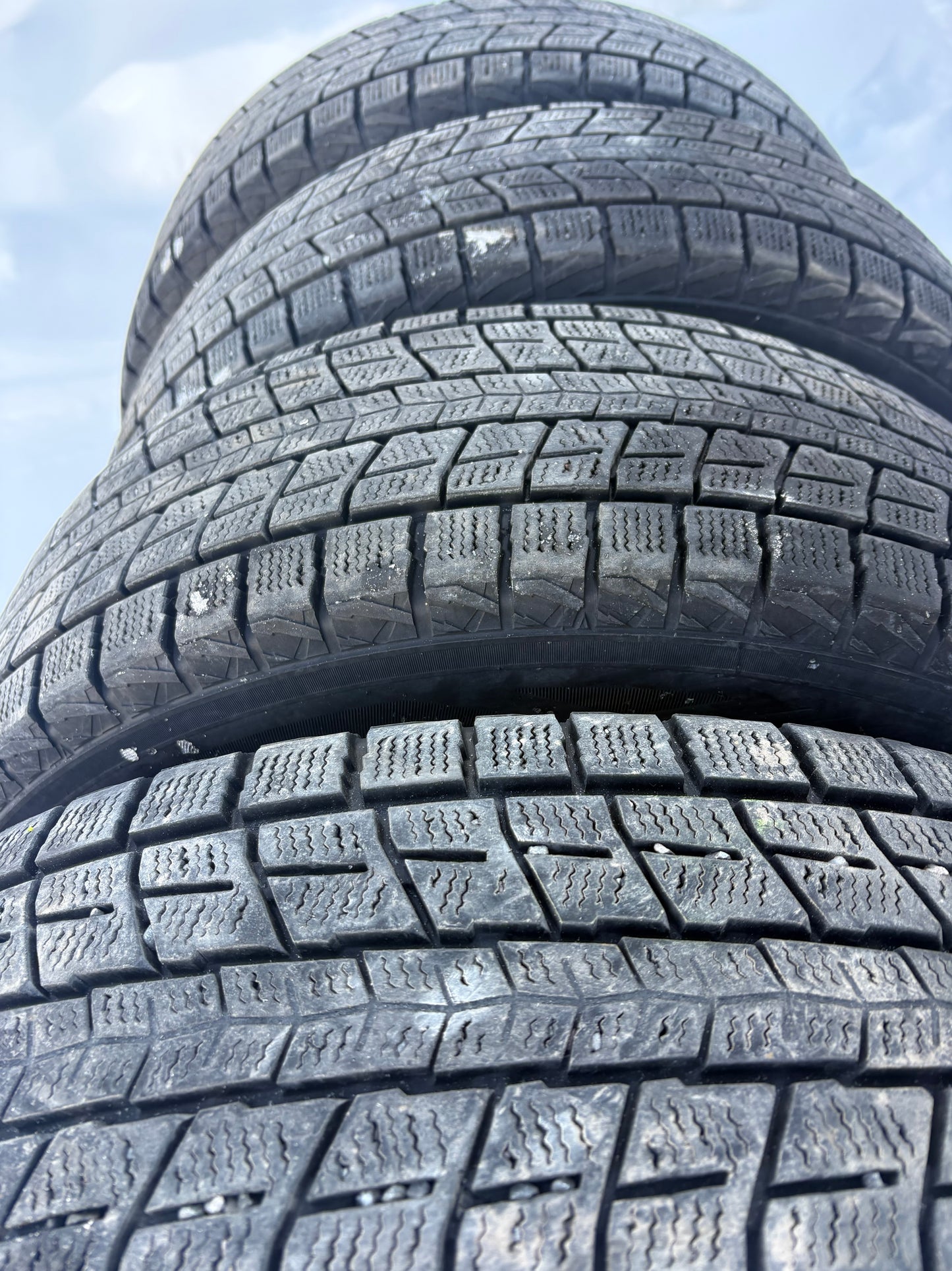 4 pneus d hiver 235/65r17 dunlop en tres bon etat