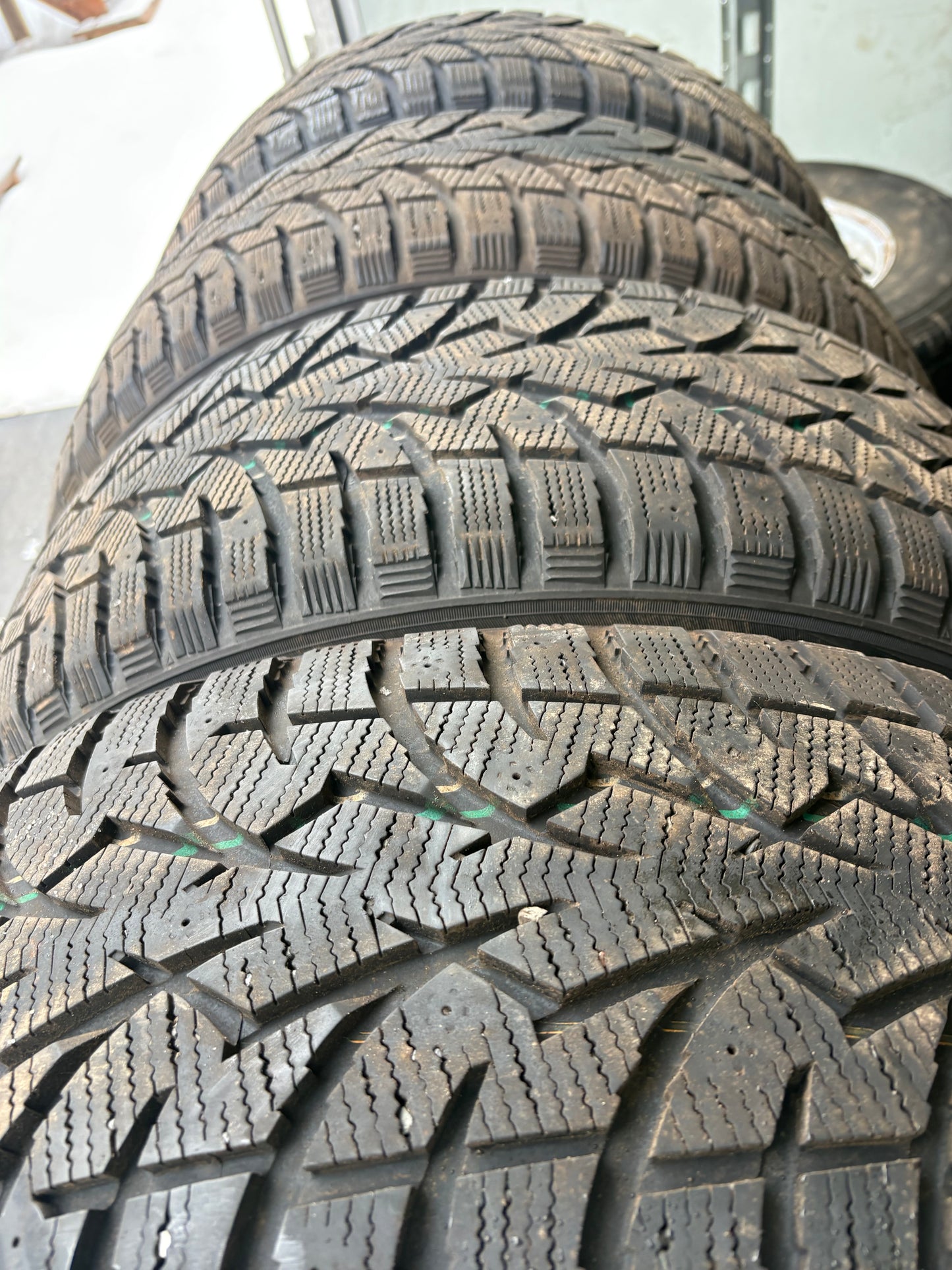 4 pneus d hiver 255/55r20 toyo a l etat neuf