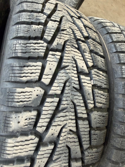 4 pneus d hiver 235/65r17 nokian a l état neuf