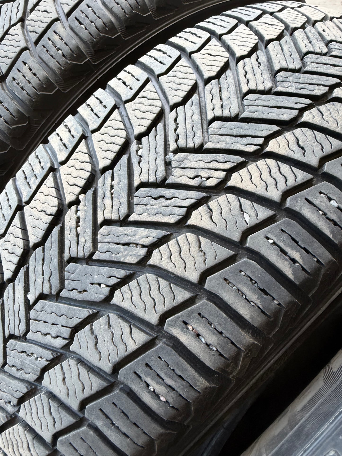 4 pneus d hiver 245/60r18 michelin en bon état