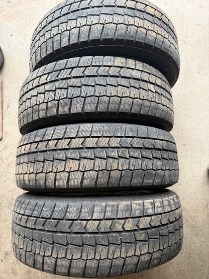 4 pneus d hiver 225/60r17 dunlop en bon état