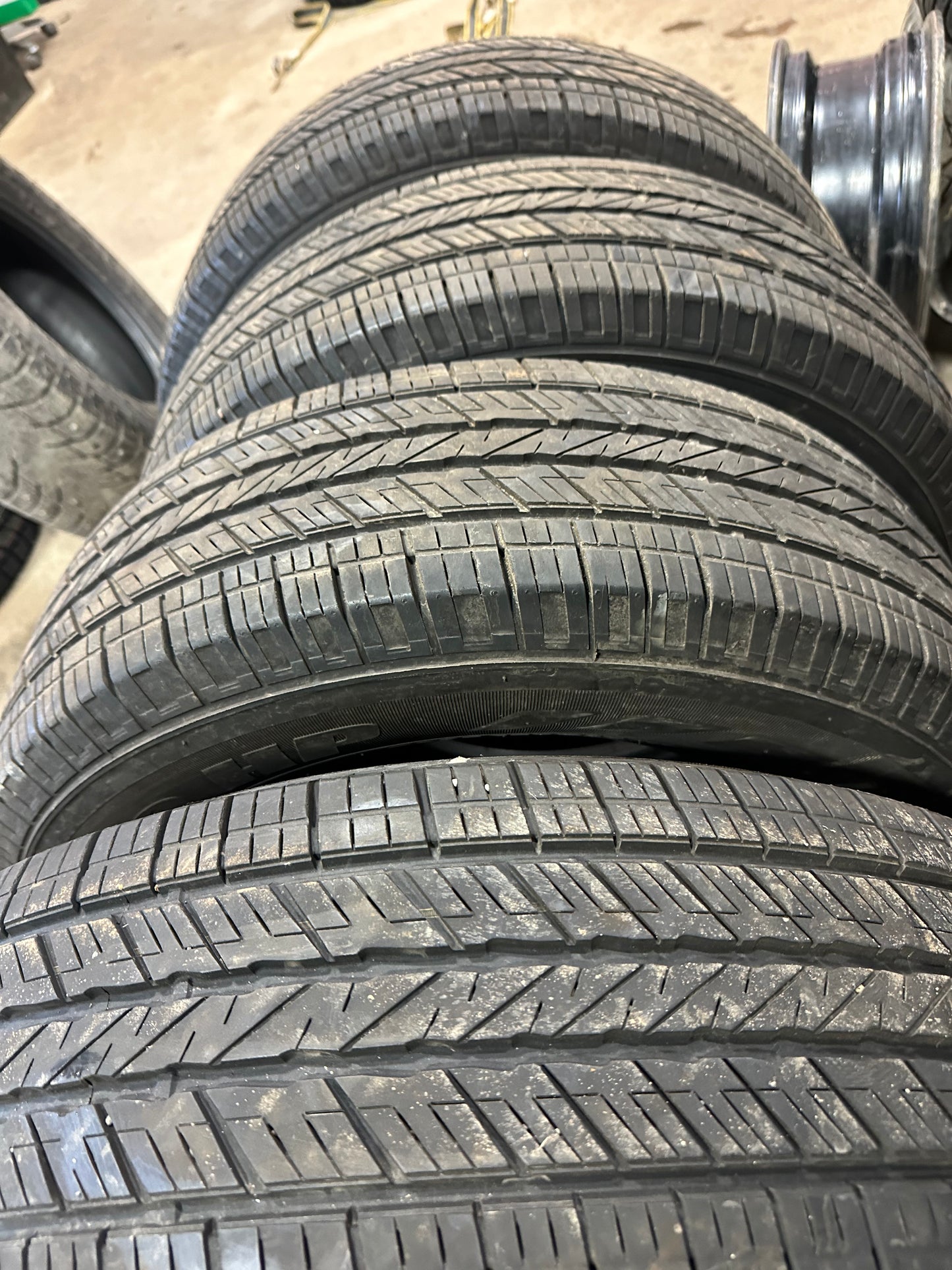 4 pneus d ete 225/70r16 hankook en bon etat