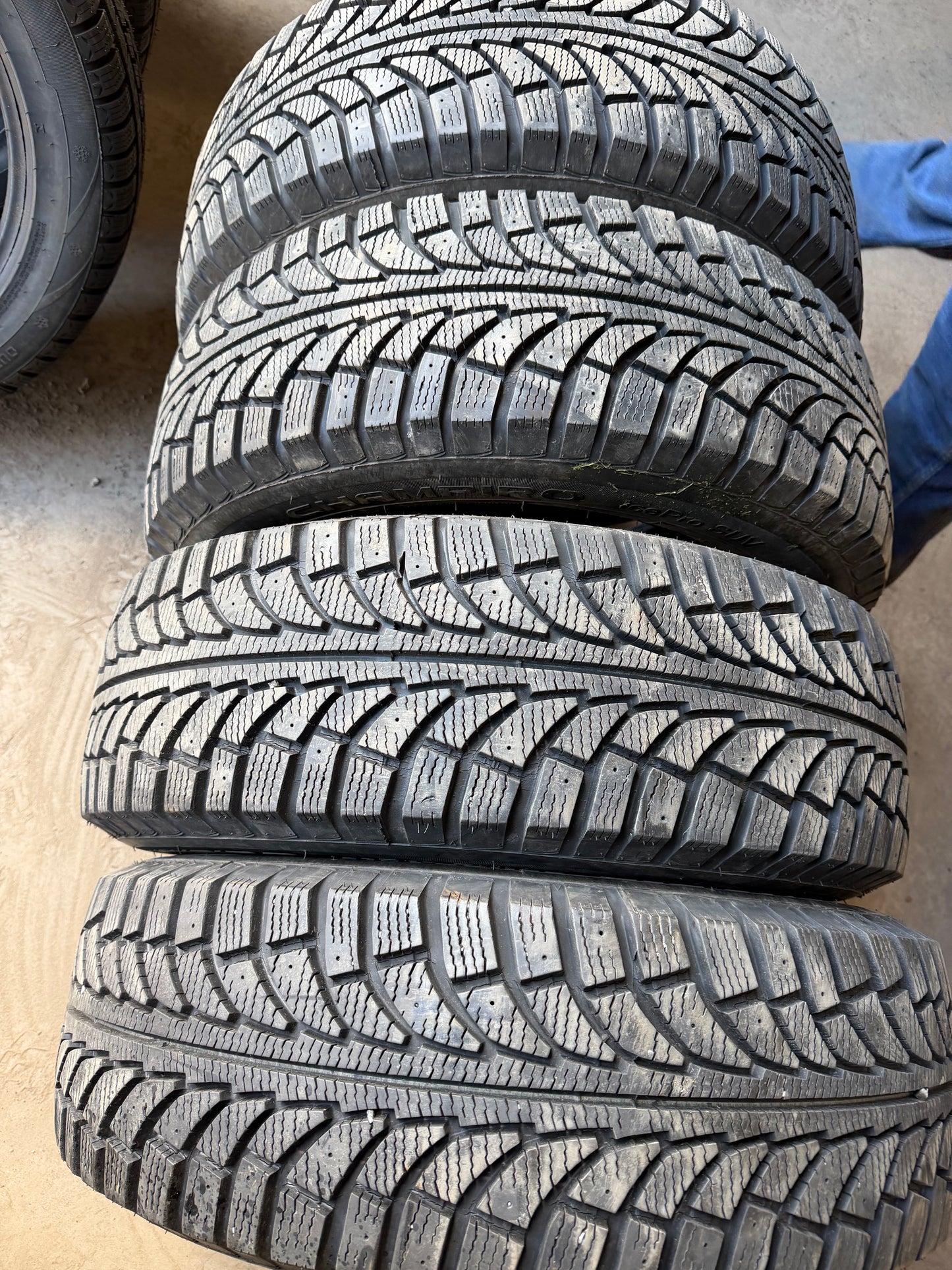 4 pneus d hiver 225/65r17 gt radial en très bon état