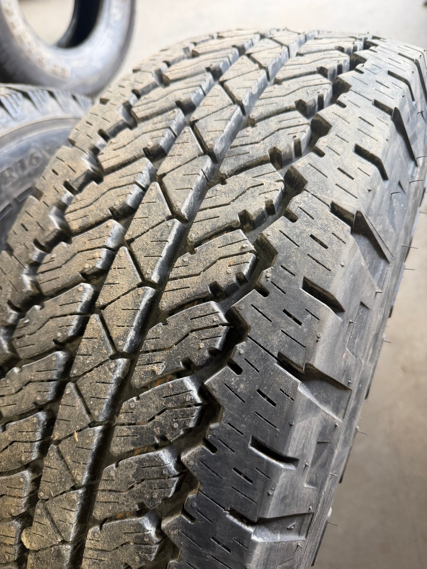 1 pneu d ete neuf lt 265/70r17 bridgestone 6 plies en liquidation