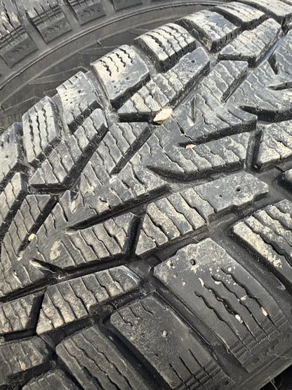 4 pneus d hiver 195/65r15 nokian a l etat neuf