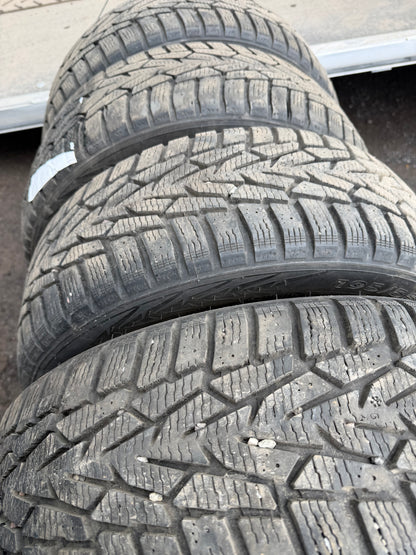 4 pneus d hiver 195/55r16 nokian en bon état