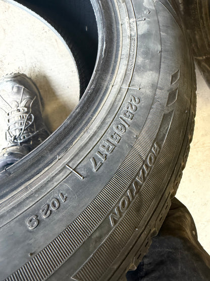 2 pneus d hiver 225/65r17 sailum