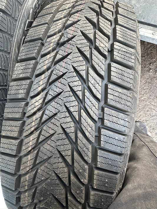 4 pneus d hiver neuf 205/65r15 joyroad