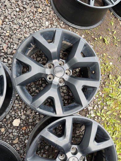 4 mags jeep 17 pouces 5x110 avec valves tpms en très bon état