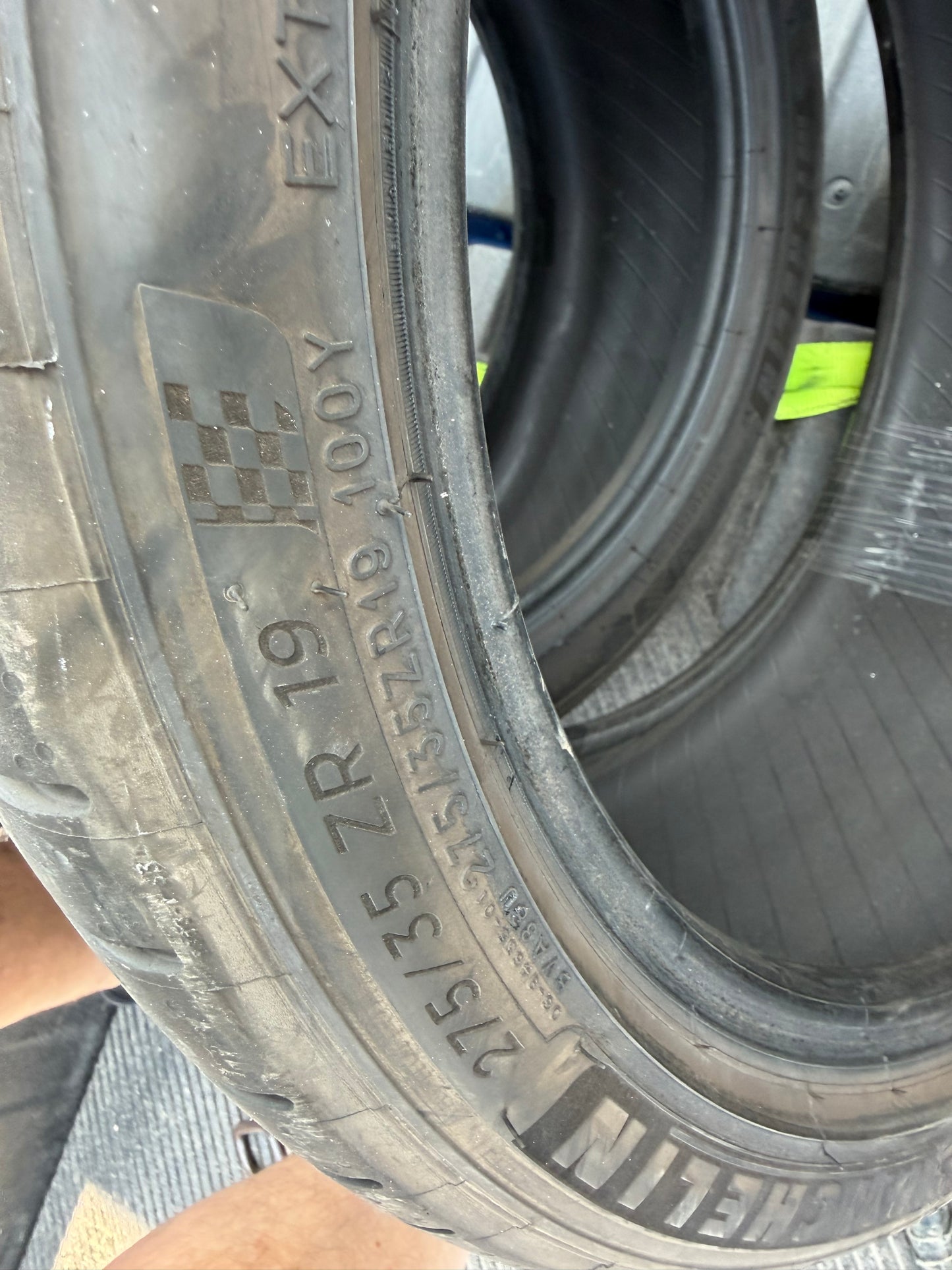 4 pneus d ete 2x 245/40r19 et 2x 275/40r19 michelin a l état neuf